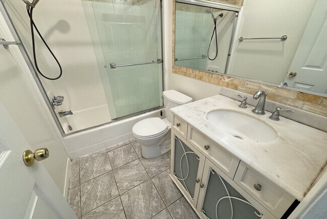 Building Photo - 808 Coriander Dr