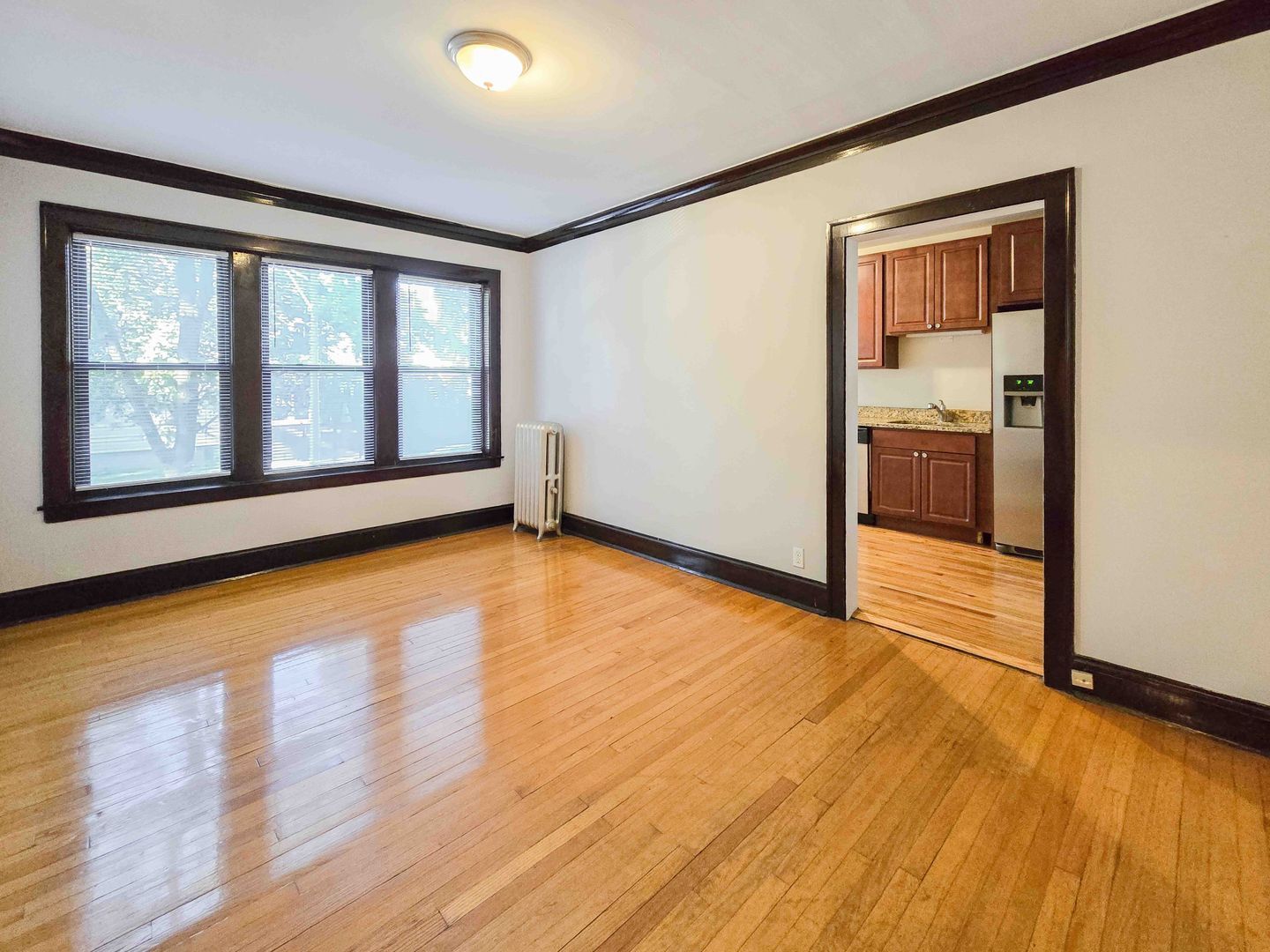 Building Photo - 5069 N Wolcott Ave