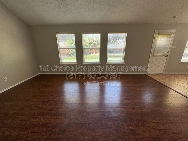 Building Photo - 304 E Clover Park Dr