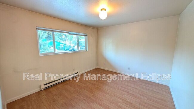 Building Photo - 12601 SE 30th St