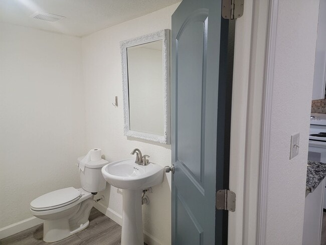 Building Photo - Rent a Community..Prime Location - Granite/LVT/SS Appliances