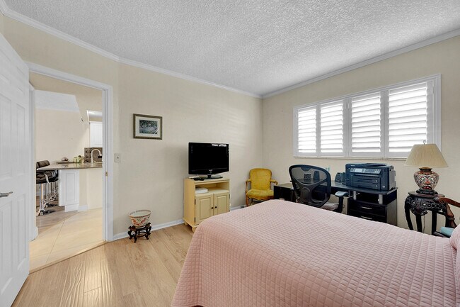 Building Photo - 29 Yacht Club Dr