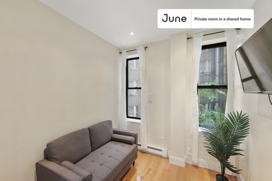 Building Photo - Room in Shared 4 bed/1 bath home