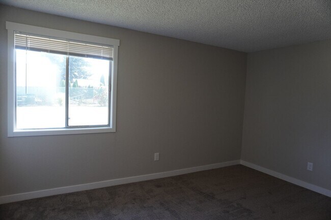 Building Photo - 2909 NE 135th Ave