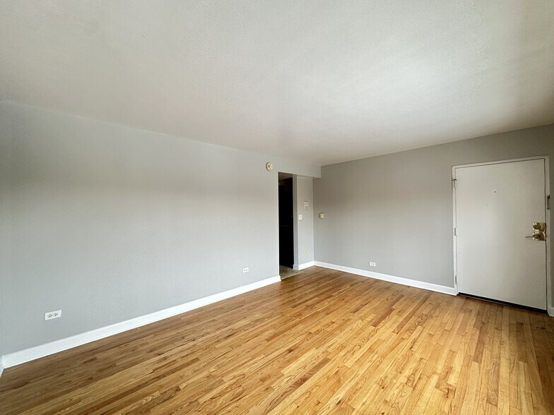 Building Photo - 7628 N Milwaukee Ave