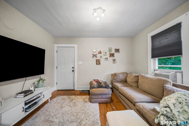 Building Photo - 383 Davis St