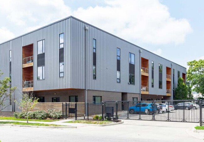 Primary Photo - KC Urban @ 63 Brookside