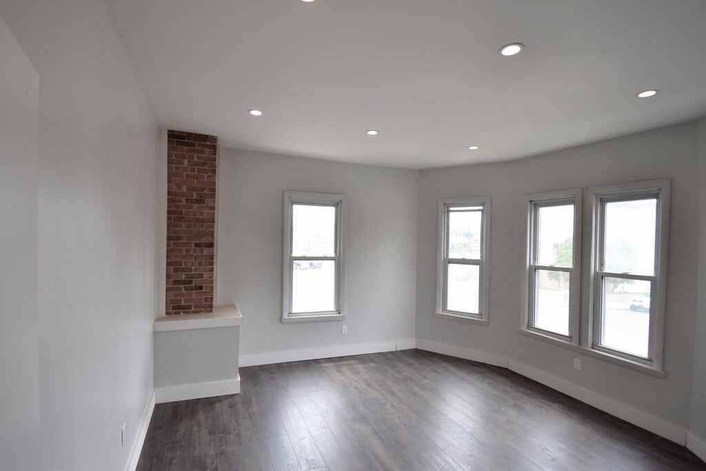 Building Photo - 7 Blackinton St