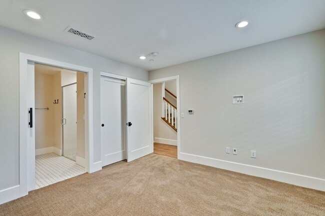 Building Photo - Modern Living in the Heart of Downtown Cam...