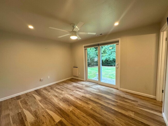 Building Photo - Beautiful Ranch-Style Home in Desirable Sn...