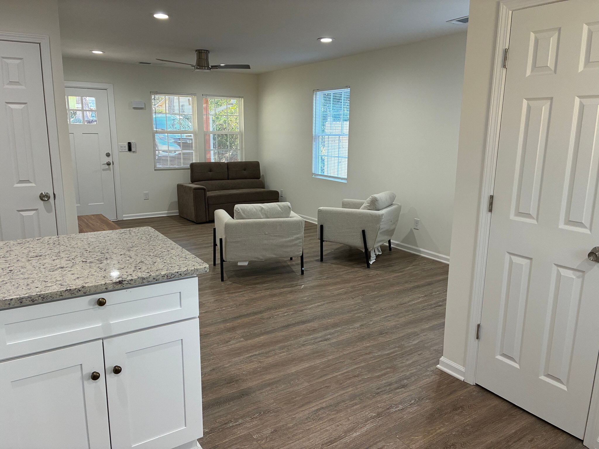 Building Photo - Room in House on Lincoln St SW