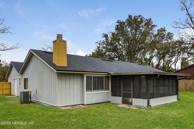 Building Photo - 820 Hardwood St
