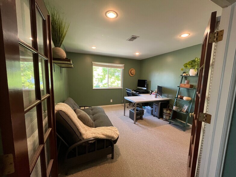 Building Photo - 9788 Orangewood Dr