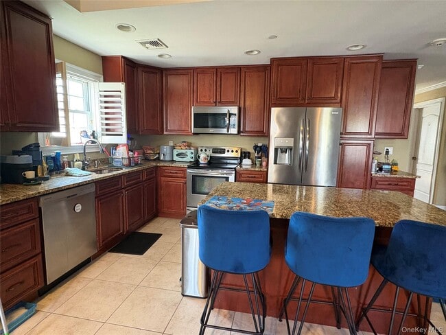 Building Photo - 12 Della Dr