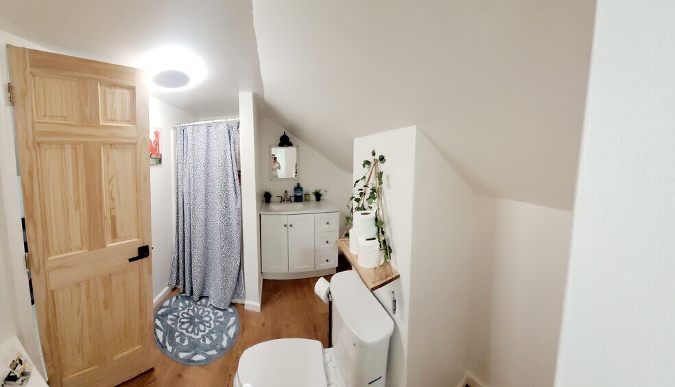 bathroom #2, upstairs - 1100 Orchard Park Rd