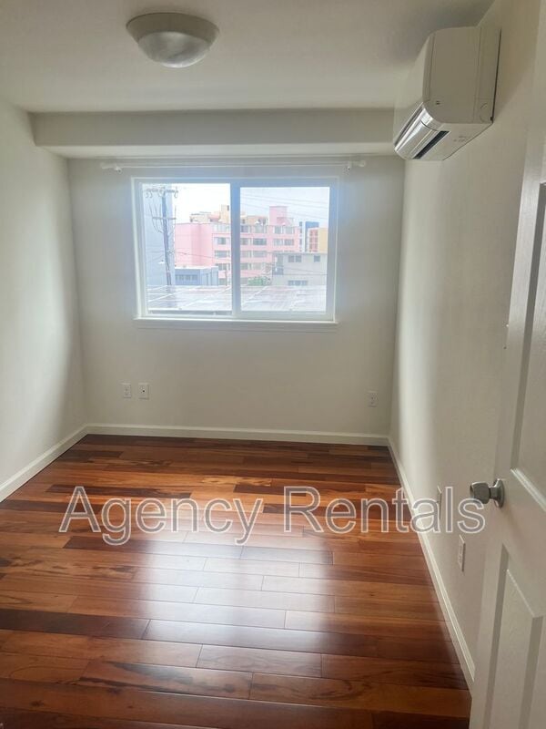 Building Photo - 948 Spencer St