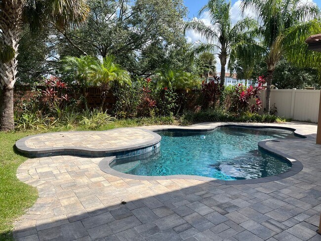 Building Photo - Available Mid May! Spacious 4/2 Single Fam...