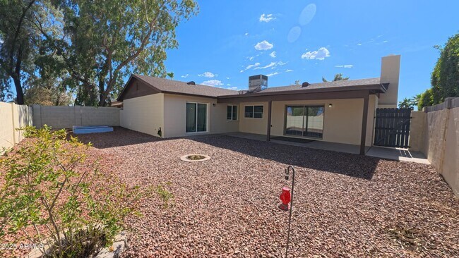 Building Photo - 7317 S Palm Dr