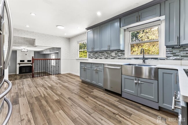 Building Photo - 14 Mayling Ct