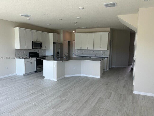 Building Photo - 2112 Appleton Cir S