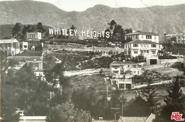 Building Photo - 2065 Watsonia Terrace