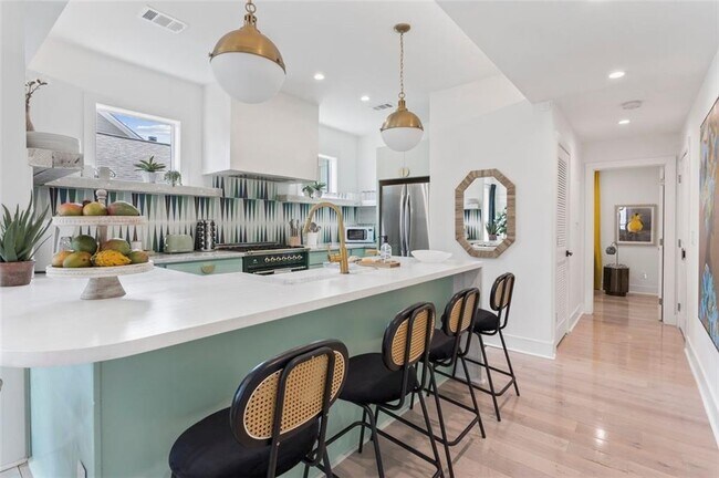 Building Photo - 724 Charles Allen Dr NE