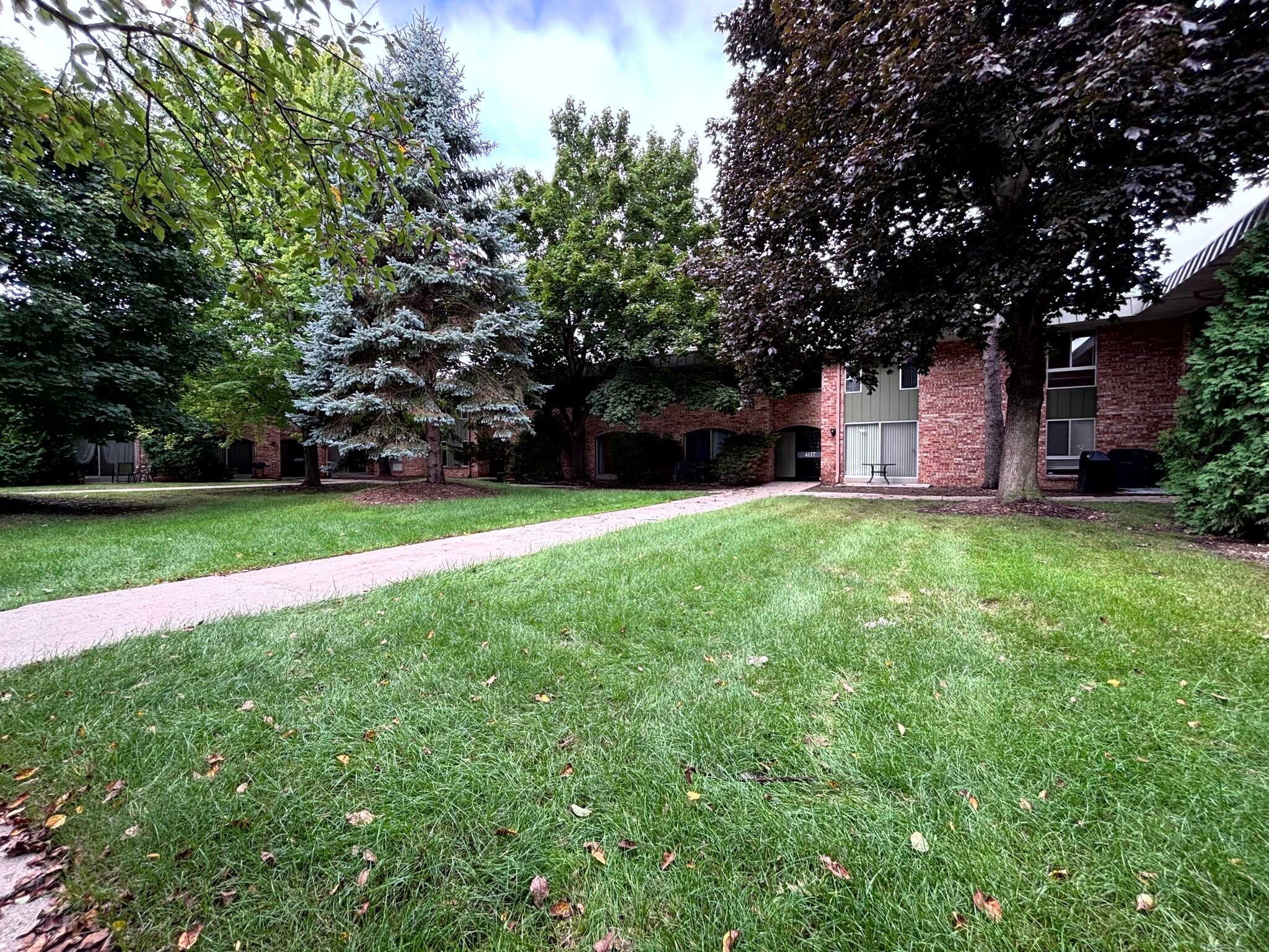 green outdoor space - 4117 W Rivers Edge Cir