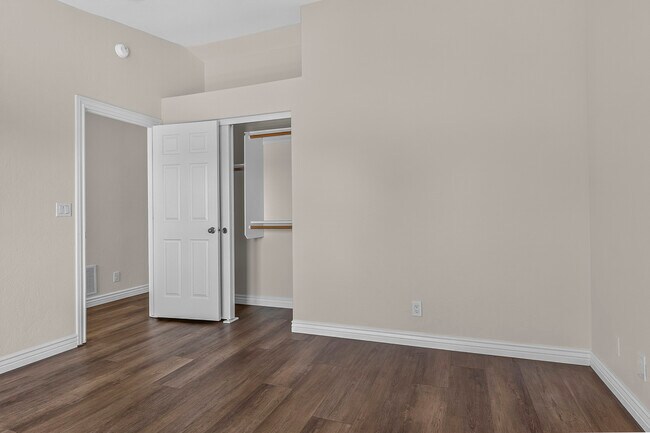 Building Photo - 1519 E Payton Wy