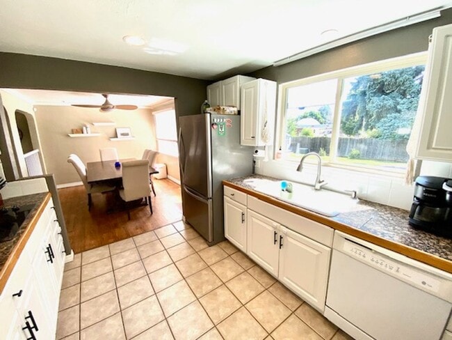 Building Photo - Amazing Littleton Bungalow