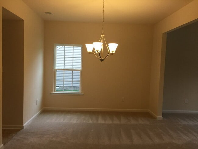 Building Photo - Spacious 4-Bedroom Richmond Retreat with 2...