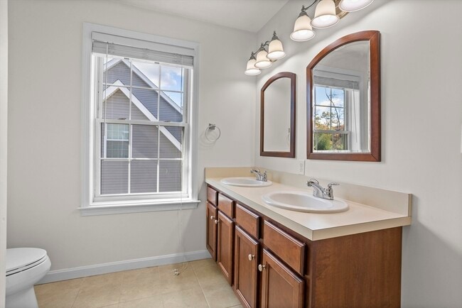 Building Photo - 4 Boxwood Dr