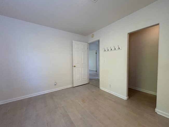 Building Photo - 2 Bed, 2.5 Bath Walnut Creek Home – Peacef...