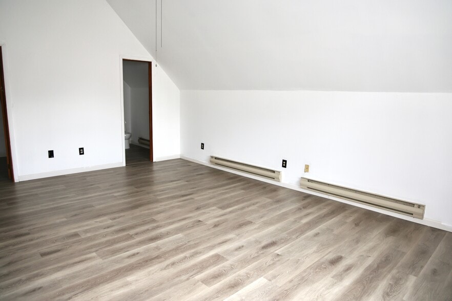 Bedroom on second floor - 821 Webster Pl