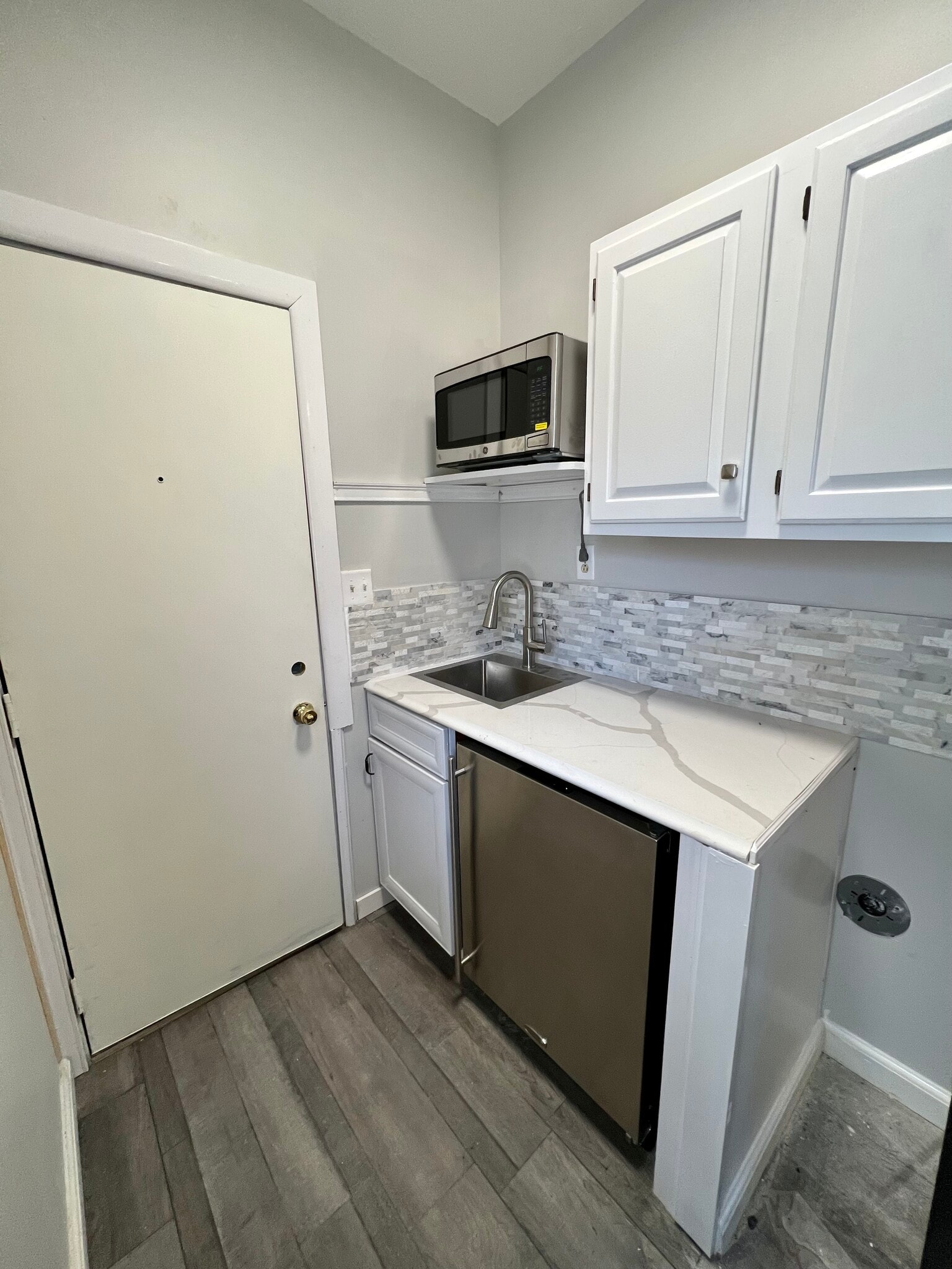 private kitchen - 614 N College Ave