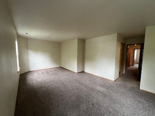 Building Photo - PENDING APPLICATION; College Spring 3BD w/...