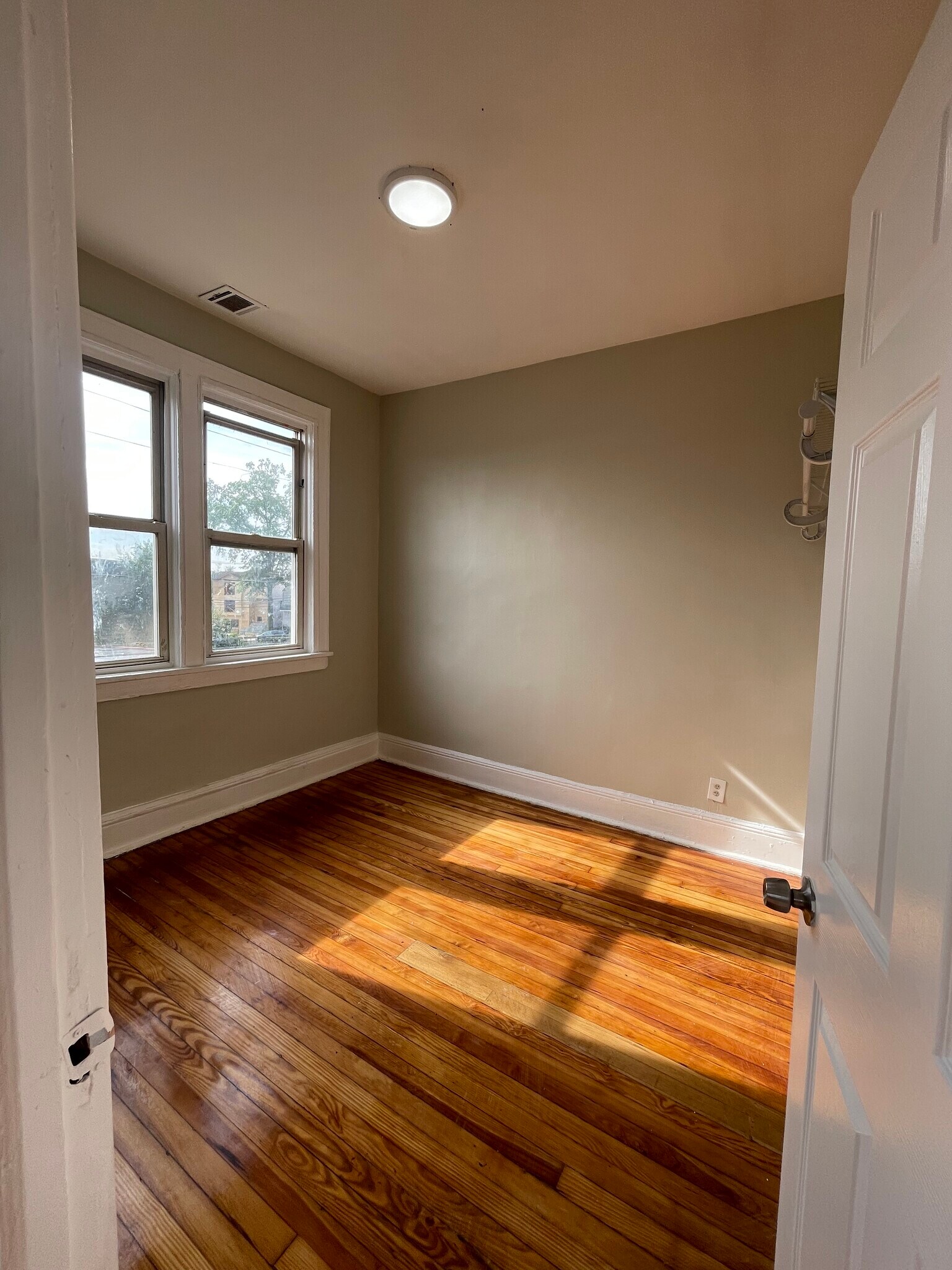 Unit 2R - 37 Hanford St
