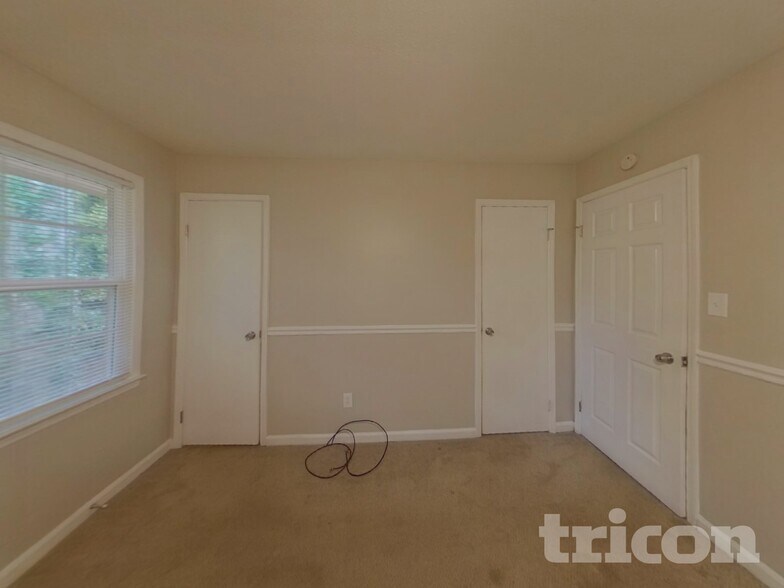 Building Photo - 4110 Jeffrey Dr SW