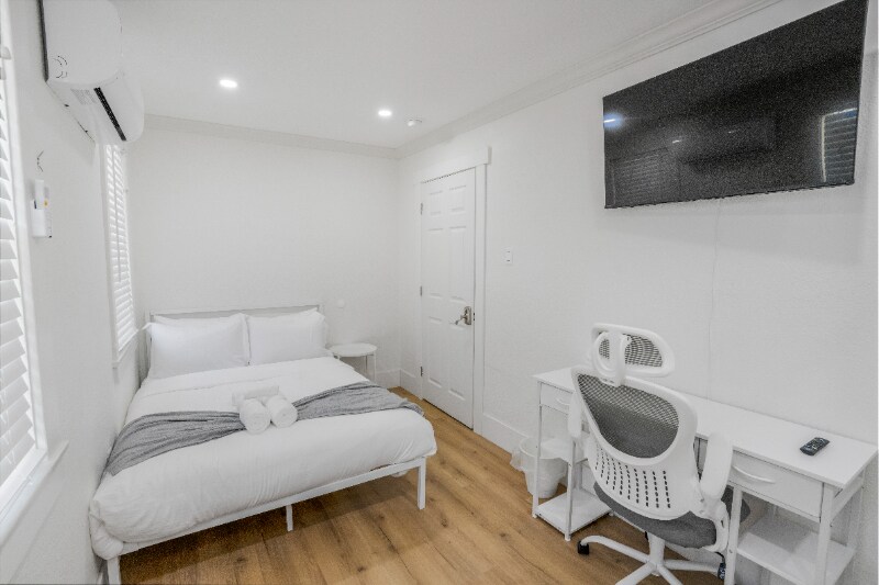 Primary Photo - 312 La France Ave