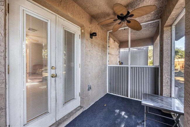 Building Photo - 2703 Forest Knoll Dr