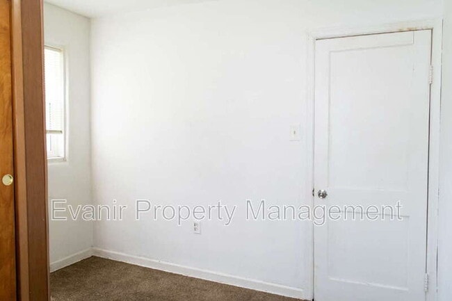 Building Photo - 509 E 3rd St