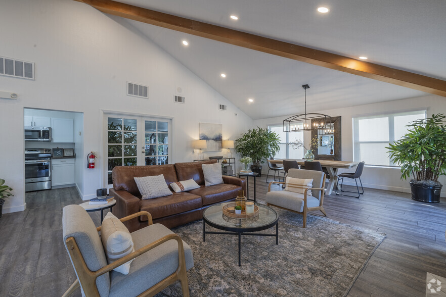 Lobby Photo - The Pointe Apartment Homes