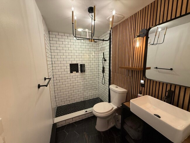 Building Photo - 42 Willow Wood Ct