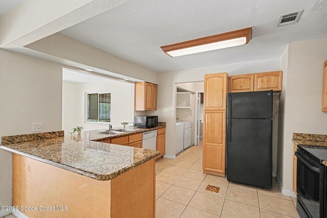 Building Photo - 1340 Mariposa Dr NE