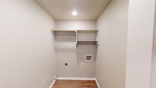 Building Photo - 407 E Tonner Ave