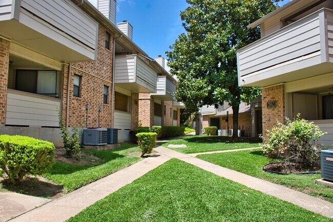 Building Photo - 2500 Burleson Rd