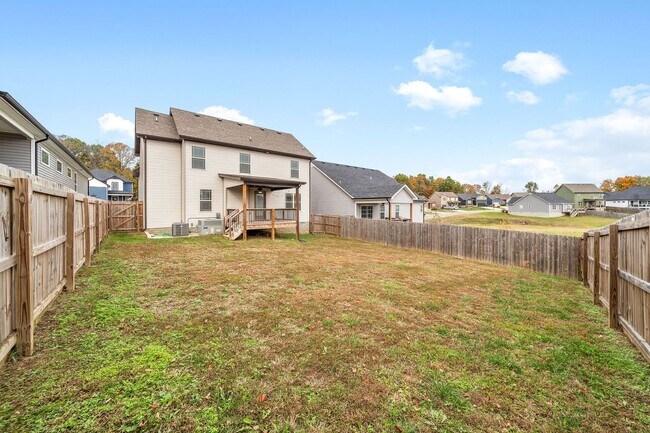 Building Photo - Pet Friendly Three Bedroom with Bonus!