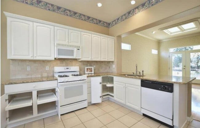Building Photo - 111 Purple Sage Dr