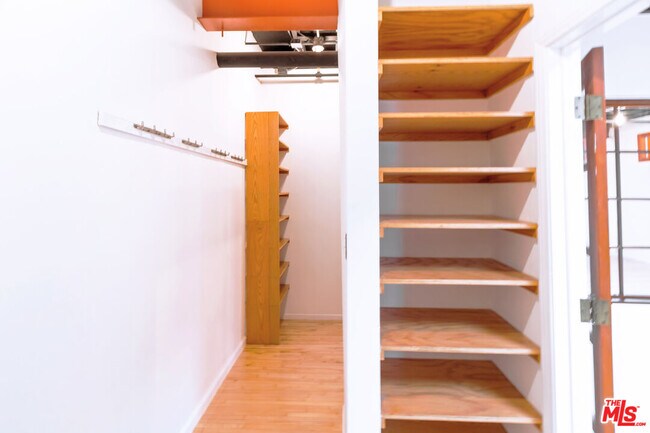 Building Photo - 5401 Alvern Cir