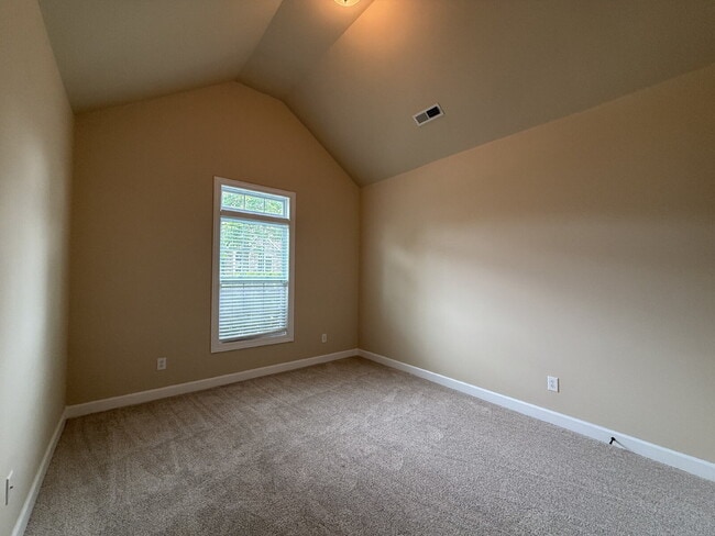 Building Photo - 1012 Scarlet Woods