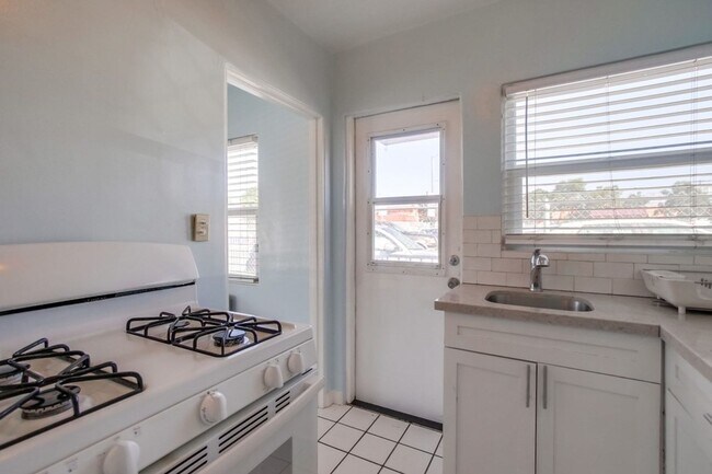 Building Photo - Newly Renovated And Ready For Occupancy